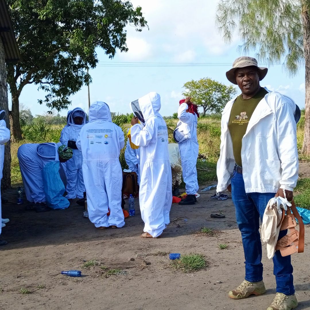 Building Beekeeping Skills in Kwale, Kenya, and Tanga, Tanzania (11)