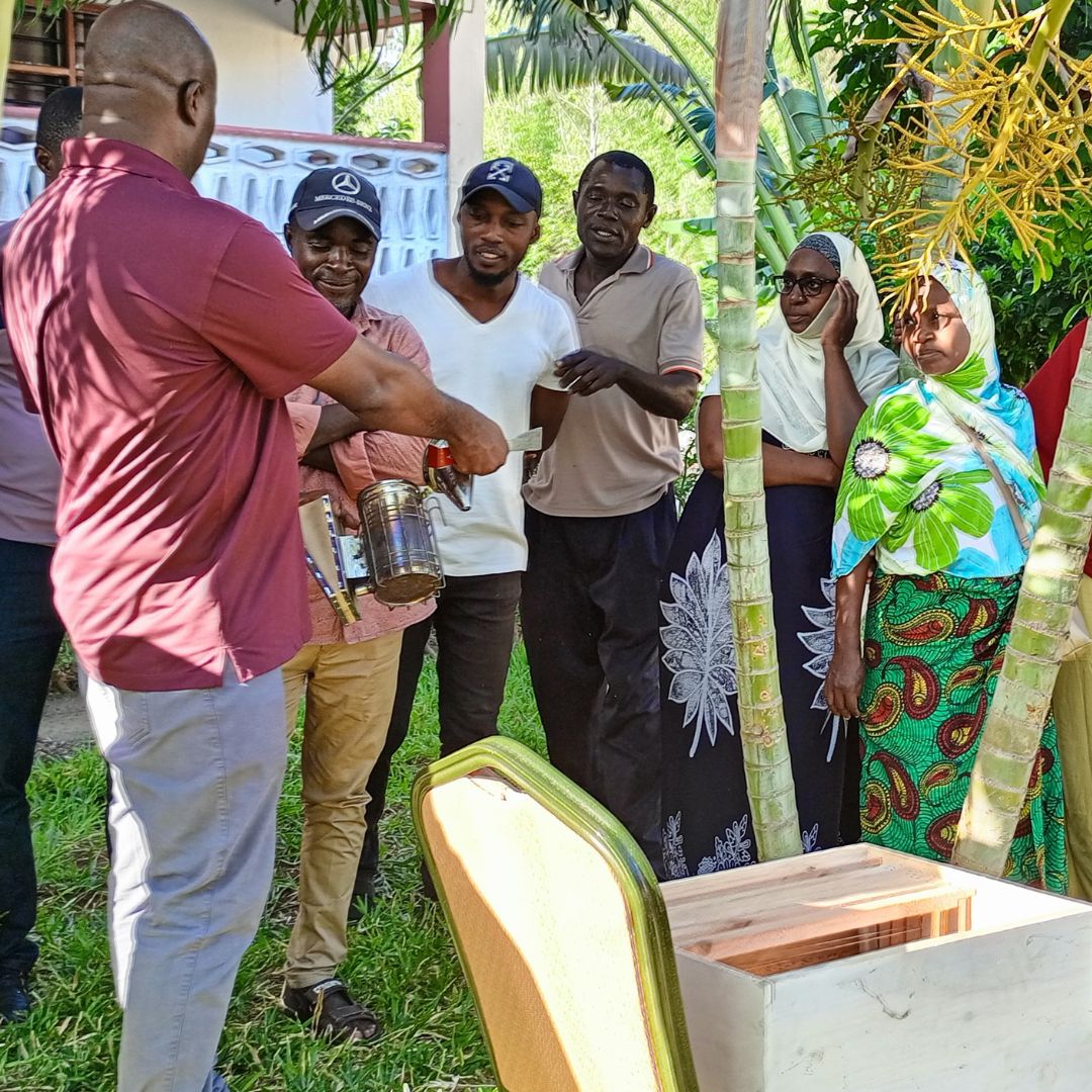 Building Beekeeping Skills in Kwale, Kenya, and Tanga, Tanzania (9)